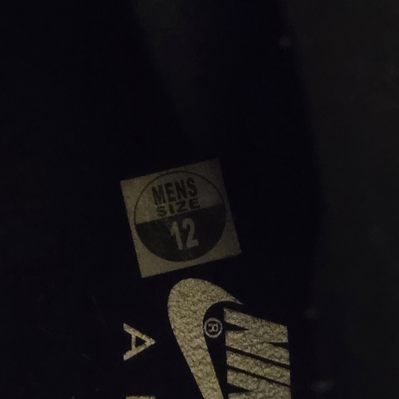 Nike Mens Air More Uptempo Red and Black Shoes - Picture 4 of 4